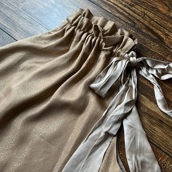 Hale Bob metallic gold halter top with bow tie Sz M - Picture 5 of 13